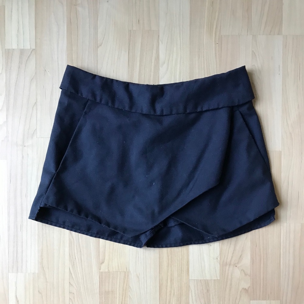 Asymmetrical skort